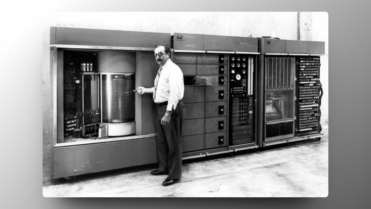1956年-第一块硬盘 IBM 350 Disk Storage Unit 1956年-第一块硬盘 IBM 350 Disk Storage Unit